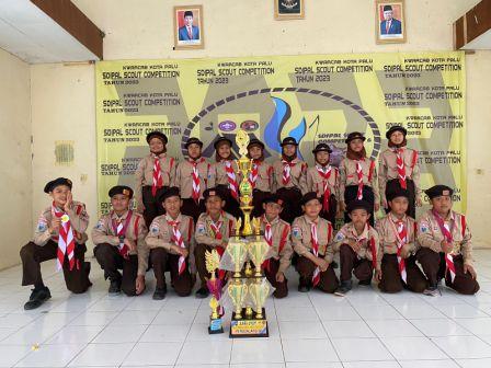 bersama kepramukaan SD Unggulan Putra Kaili Permata Bangsa usai meraih juara umum pada Sdipal Scout Competition 2023 yang dilaksanakan di bumi perkemahan Kawatuna, pada Kamis-Minggu (19-22/1/2023). FOTO: IST