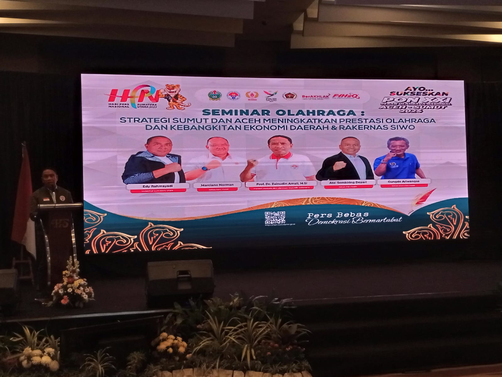 Menpora RI Zainudin Amali saat membuka Seminar Olahraga dan Rapat Kerja Nasional (Rakernas) SIWO PWI 2023 di Hotel Santika Medan, Sumatera Utara, Rabu (8/2/2023).Foto: Irwan