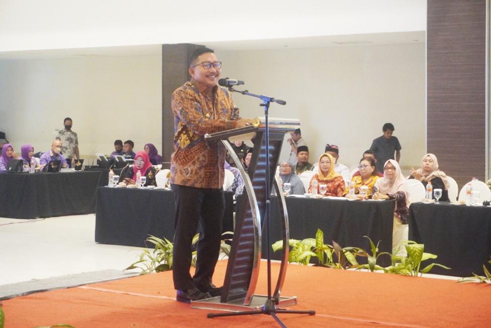 Bupati Banggai, H. Amirudin Tamoreka saat sambutan dalam Musrembang dan RKPD Kabupaten Banggai tahun 2024, di salah satu hotel di Kota Luwuk, Kamis (16/3/2023). FOTO: ISTIMEWA