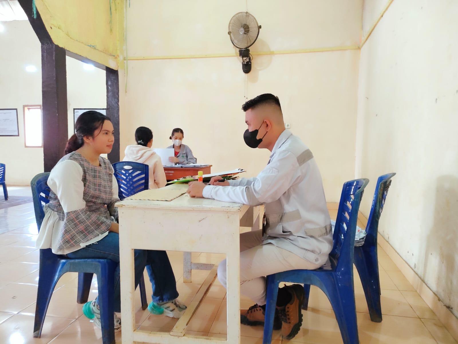 Suasana Job Fair PT GNI atau perekrutan secara langsung tenaga kerja lokal di Desa Towara Kecamatan Petasia Timur, Kamis (23/3/2023). Foto: IST