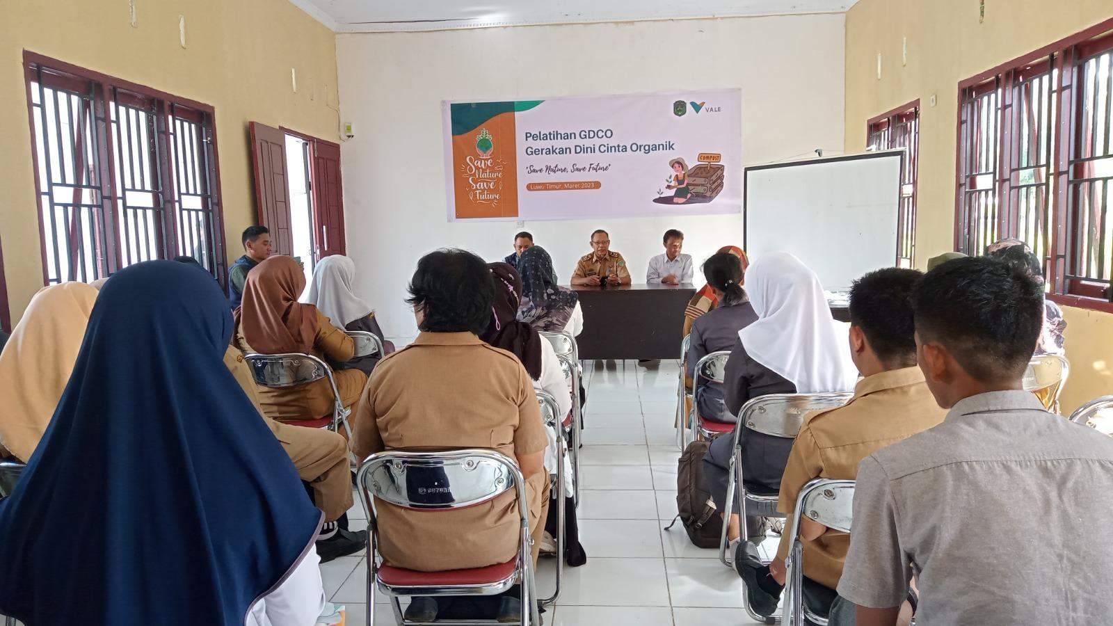 Suasana pelatihan Gerakan Dini Cinta Organik (GDCO) kepada guru dan tenaga pendidik di Kecamatan Wasuponda, Kabupaten Luwu Timur. FOTO: DOK. PT VALE
