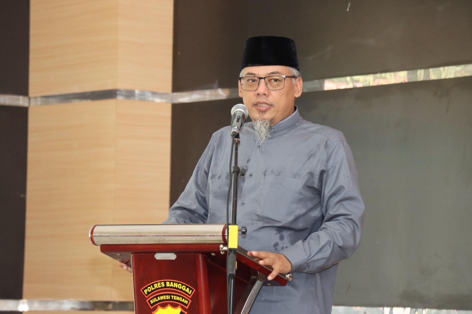 Korlap Persatuan Alumni Narapidana Teroris NKRI Seluruh Indonesia (PANNSI), Ustaz Sofyan Tsauri, saat memberikan ceramah Kamtibmas, di aula Maleo Polres Banggai, Senin (13/3/2023). FOTO: DOK POLRES BANGGAI