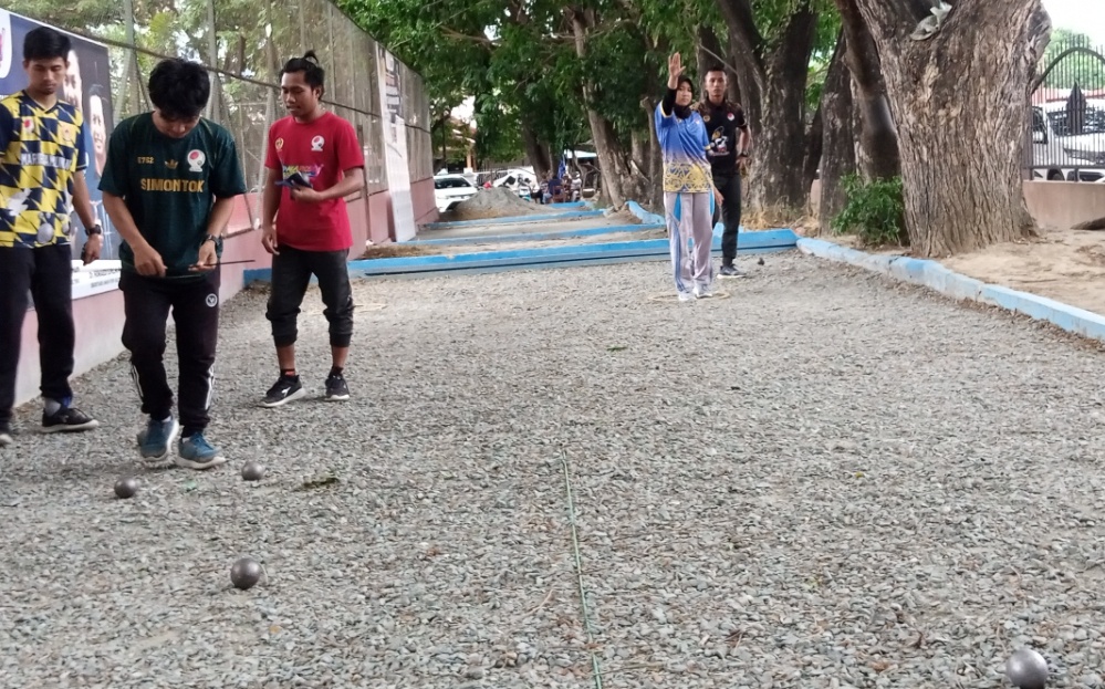 Suasana latihan Cabor Petanque jelang pra PON di lapangan KONI Sulteng, Rabu (1/3/2023). Foto: Irwan