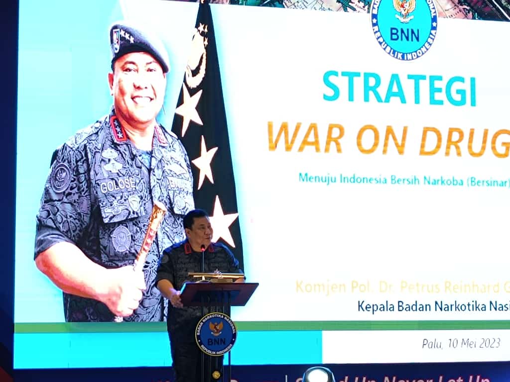 Kepala Badan Narkotika Nasional (BNN) RI, Komjen. Pol. Dr. Petrus Reinhard Golose saat menyampaikan sambutan sekaligus membawakan materi dialog tentang P4GN di Sriti Convention Hall, Kota Palu, Rabu (10/5/2023). FOTO: RAHMAT KURNIAWAN