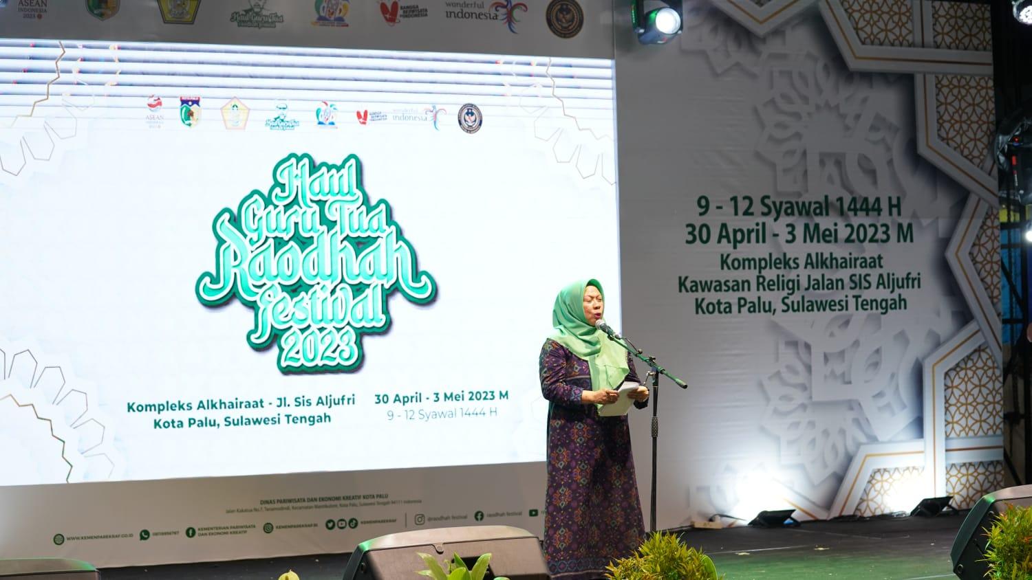 Wakil Wali Kota Palu, dr. Reny A. Lamadjido saat menutup pelaksanaan Festival Raodhah di Kompleks Alkhairaat Pusat, Kota Palu, Rabu (3/5/2023). FOTO: IST