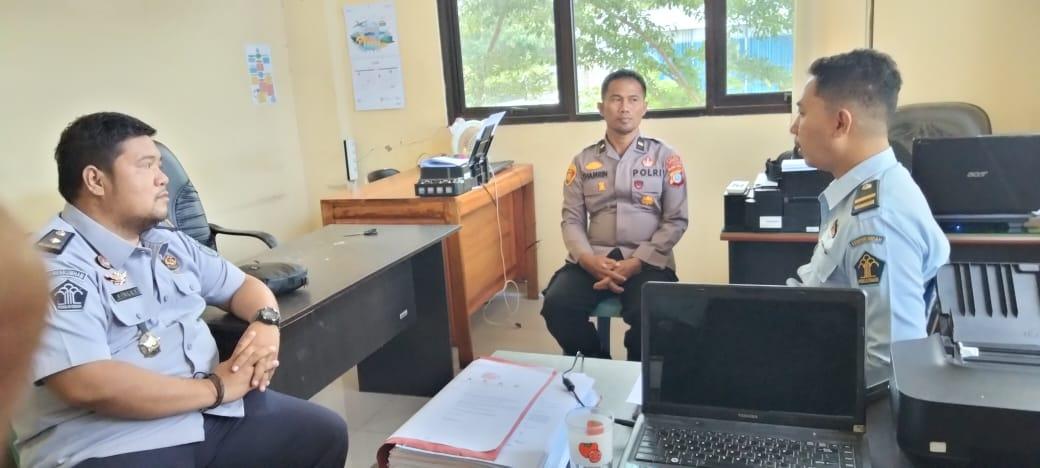 Kalapas Luwuk, Subhan Malik saat melakukan koordinasi ke Sat Narkoba Polres Kabupaten Banggai. Foto: Humas