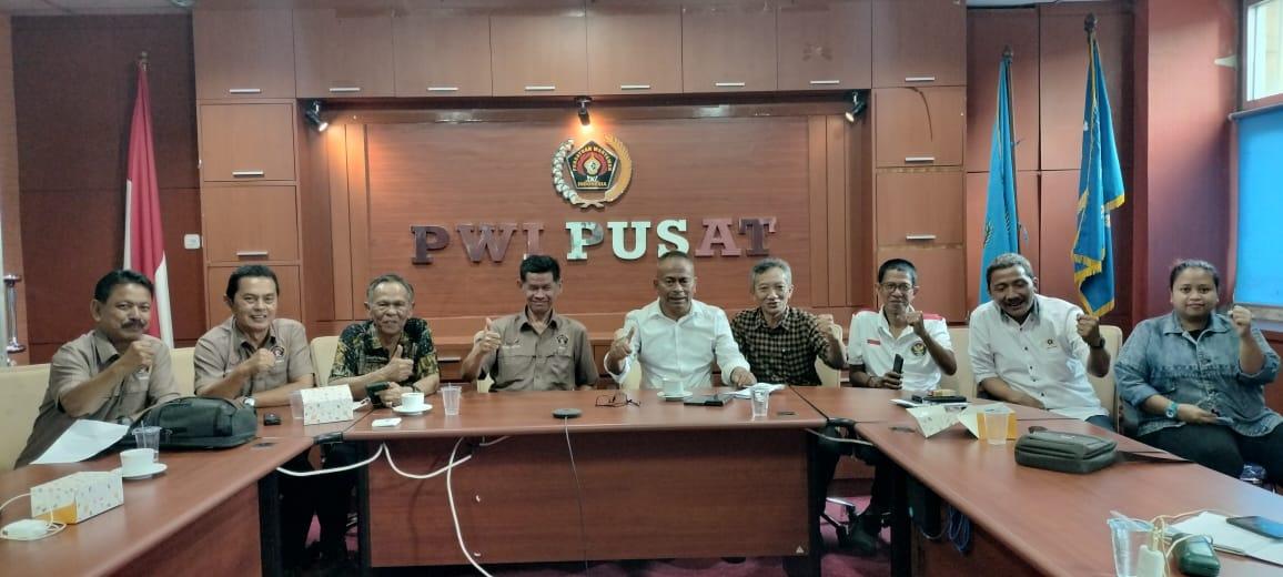 Ketua Umum PWI Pusat Atal S Depari menggelar pertemuan dengan pengurus SIWO Pusat dan pengurus PWI Sumbar, Jumat siang (9/6/2023). Foto: IST