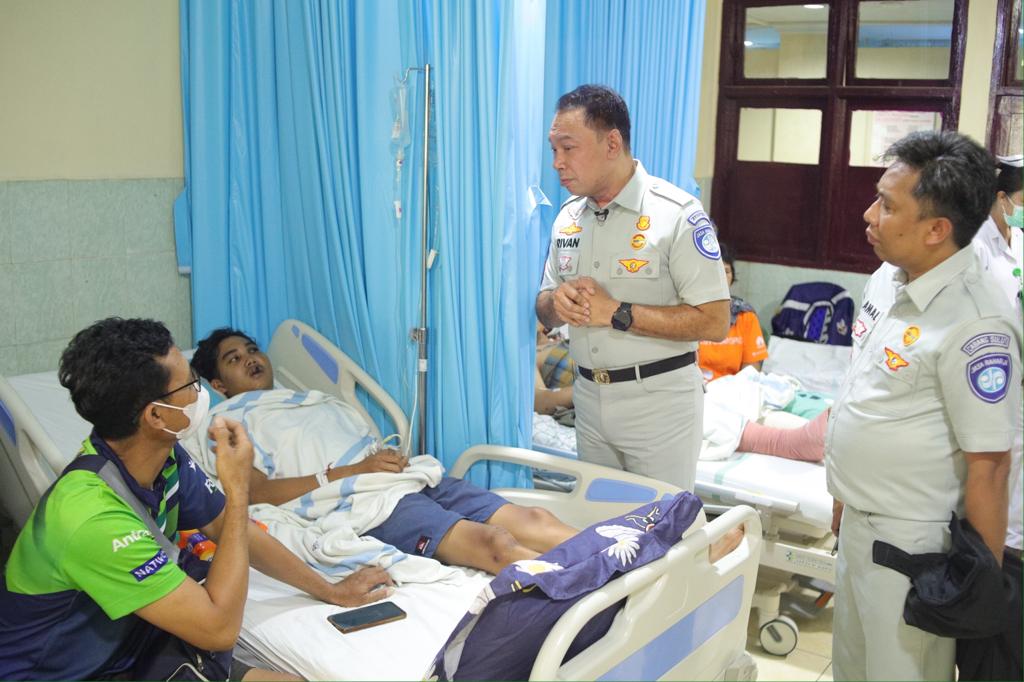 Direktur utama Jasa Raharja Rivan A. Purwantono, saat melakukan kunjungan di RSUP Prof. Dr. R. D. Kandou Manado, Sulawesi Tenggara, pada Rabu (21/62023). Foto: Humas