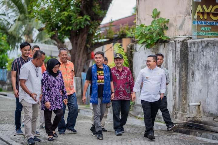 Stafsus Presiden RI Bidang Pendidikan, Inovasi dan Daerah Terluar, Dr. (CAND) Billy Mambrasar, saat berada di Kabupaten Banggai, Jumat (14/7/2023). FOTO: ISTIMEWA