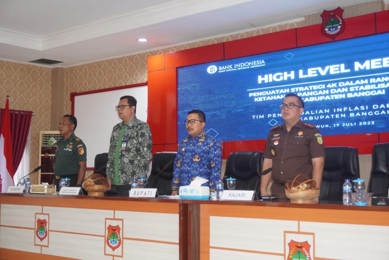 Bupati Banggai, H. Amirudin Tamoreka saat hadir membuka secera resmi High Level Meeting, Senin (17/7/2023). FOTO: ISTIMEWA