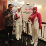 Anggota DPRD Tolitoli Jemi Yusuf, Azka Zalika Azahra (tengah) dan guru pendamping, Ridha Zulhaida saat mengikuti FLS2N di Jakarta. FOTO: IST