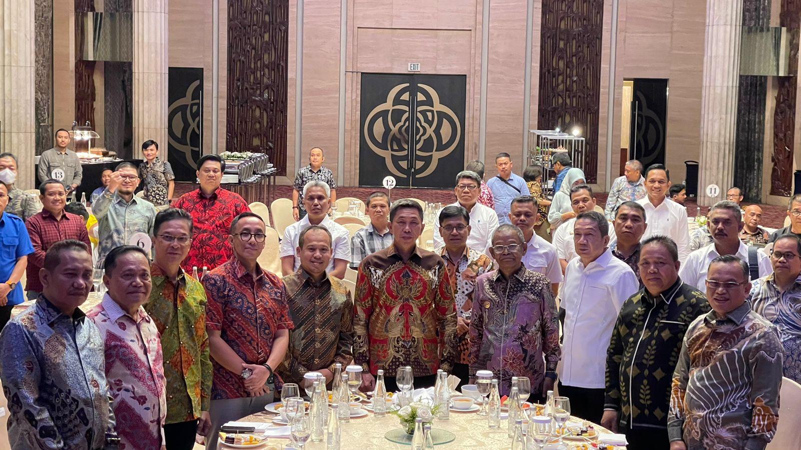 FOTO: Foto bersama dalam giat membahas PSN Blok Bahodopi di salah satu hotel di Jakarta, Rabu malam (23/8/2023). FOTO: ISTIMEWA