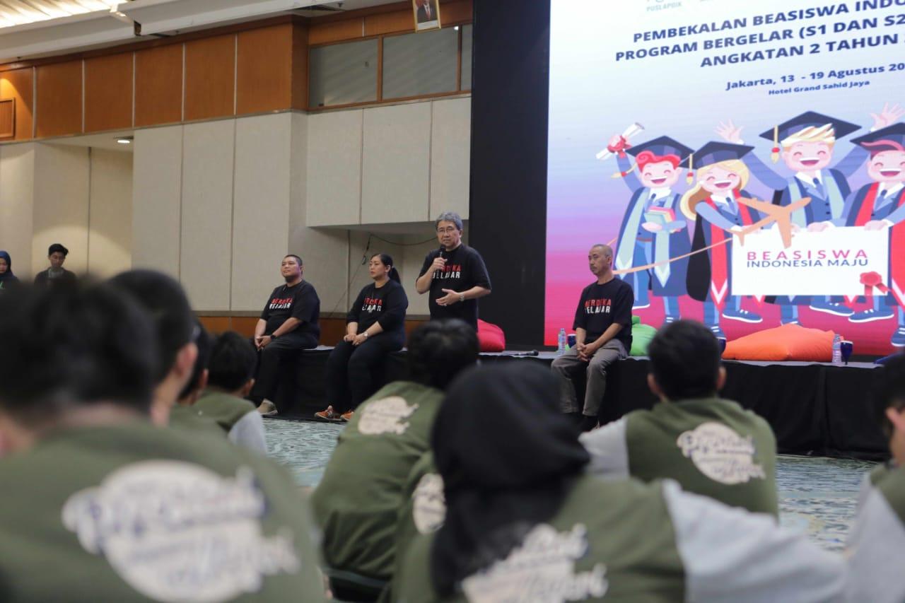 Pelaksana tugas (Plt.) Kepala Puspresnas, Hendarman, dalam sambutannya pada acara pelepasan penerima BIM di Jakarta, Jumat (18/8/2023). Foto: Humas