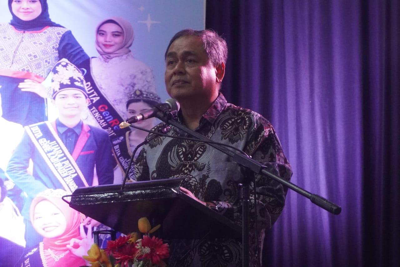 Sekda Banggai, Ir. Abdullah Ali saat sambutan di malam Grand Final Apresiasi Duta Genre Kabupaten Banggai tahun 2023, Ahad (30/7/2023) malam. FOTO: ISTIMEWA