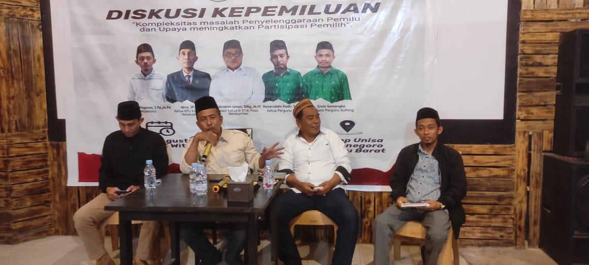 Ketua PERGUNU Sulteng, Nasaruddin Abd. Kadir, S.Ag., M.Si saat membuka diskusi kepemiluan, pada Sabtu (12/8/2023), bertempat disalah satu Warkop di Palu Barat Kota Palu. Foto: Humas