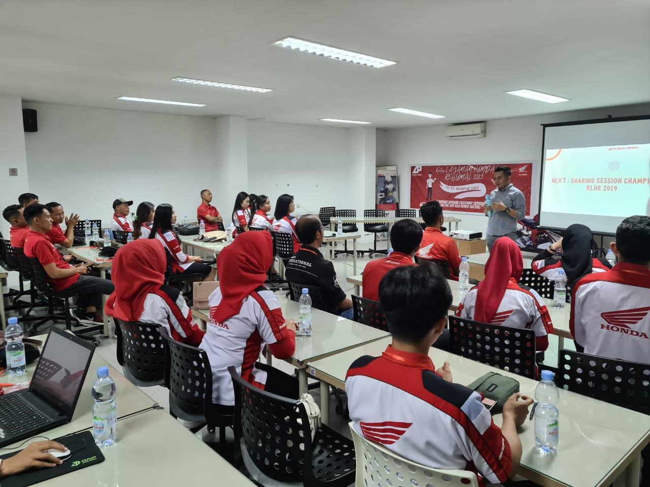 Suasana kegiatan Kontes Layanan Honda Regional 2023 yang dilaksanakan di Main Dealer Training Center Jalan Wolter Monginsidi No 93 Palu. FOTO: IST