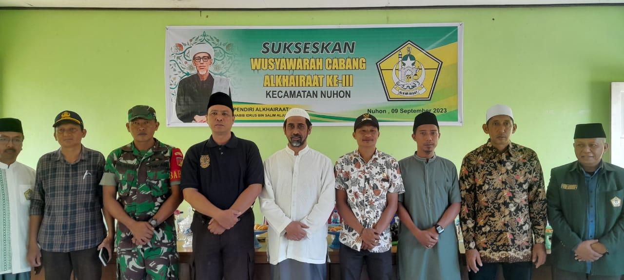 Berpose bersama dalam pembukaan Muscab Alkhairaat ke-III Masa Khidmat 2023-2027 di Gedung Alkhairaat Desa Toemang, Kecamatan Nuhon, Kabupaten Banggai, Sabtu (9/9/2023). FOTO: ISTIMEWA