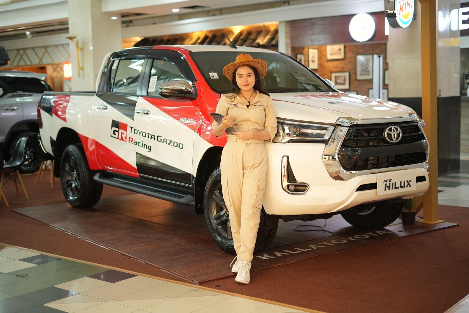 FOTO: Display New Toyota Hilux. FOTO: ISTIMEWA
