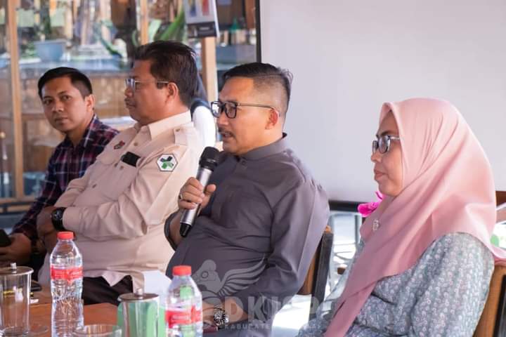 Bupati Banggai, H. Amirudin Tamoreka saat hadir membuka sosialisasi Sinergi Program JKN Bersama dengan Komunitas yang diselenggarakan oleh BPJS Kesehatan Cabang Luwuk, di salah satu kafe di Luwuk, Kabupaten Banggai, Jumat (8/9/2023). FOTO: ISTIMEWA