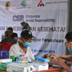 Suasana pemeriksaan kesehatan gratis yang dilaksanakan PT GNI. FOTO: IST