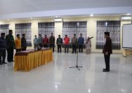 FOTO: Kakankemenag Kota Palu, Nasruddin L Midu, saat melantik lima Kepala KUA di Kota Palu, Aula Kemenag Kota Palu, Rabu (18/10/2023). FOTO: IST