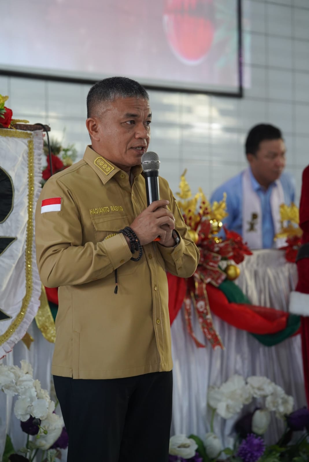 FOTO : Wali Kota Palu, Hadianto Rasyid, menyampaikan sambutan di salah satu gereja di Kota Palu, Senin (25/12/2023).