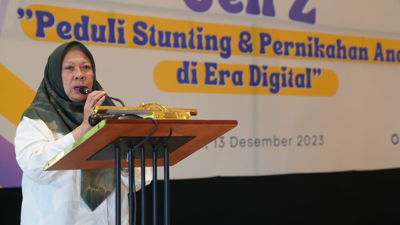 FOTO: Wawali Palu, dr Reny A Lamadjido, menyampaikan arahan saat menghadiri kegiatan ‘Gen Z Peduli Stunting dan Pernikahan Anak di Era Digital’, di salah satu Convention Hall di Kota Palu, Rabu (13/12/2023). FOTO: IST