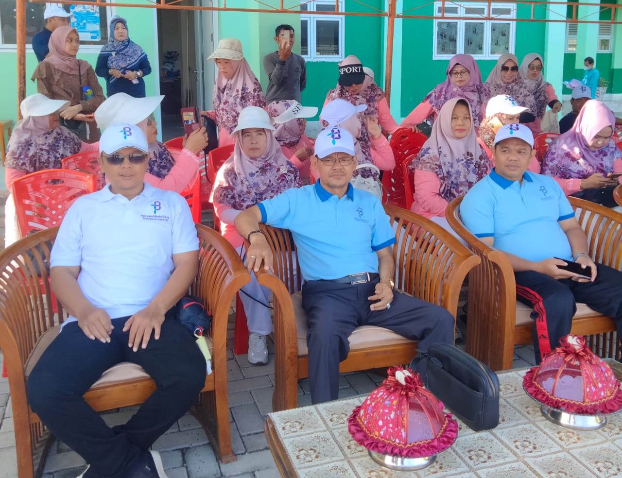 Kepala Kantor Kementerian Agama Kota Palu, Dr. H. Nasruddin L. Midu, M.Ag (tengah) saat menghadiri Hari Amal Bakti (HAB) ke-78 dilaksanakan di halaman Upacara MAN 2 Palu, Rabu (3/1/2024). Foto: Amiluddin