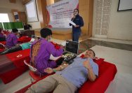 Kegiatan donor darah yang dirangkaikan dengan kegiatan VCT HIV/AIDS di Kantor Unit PT Pertamina Patra Niaga Sulawesi, Kamis (7/3/2024). Foto: IST