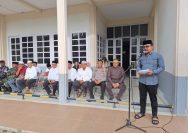 Sekda Tolitoli, Moh. Asrul Bantilan saat sambutan dalam pelepasan pawai akbar menyambut Ramadan di halaman Masjid Al-Mubarak, Ahad (10/3/2024). FOTO: ISTIMEWA